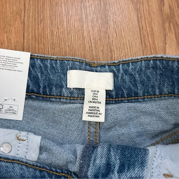 H&M Light Blue Denim Jeans - Picture 3 of 3